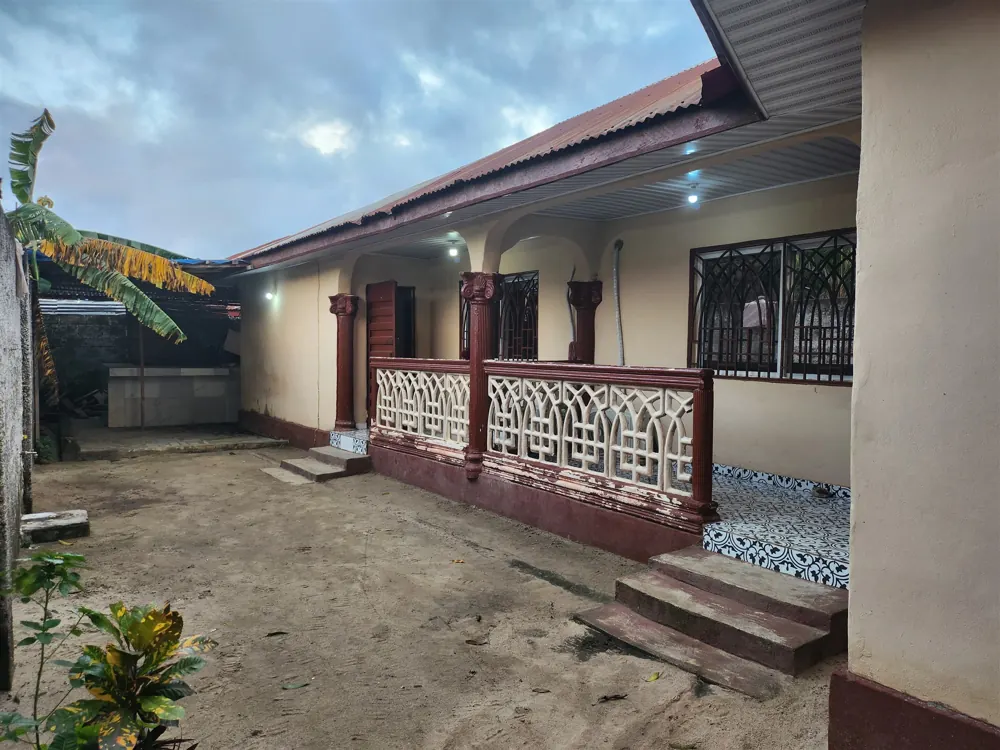 Courtyard veranda