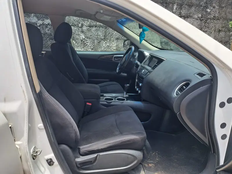 Front seats and dashboard of our Nissan Pathfinder, available for self-drive hire